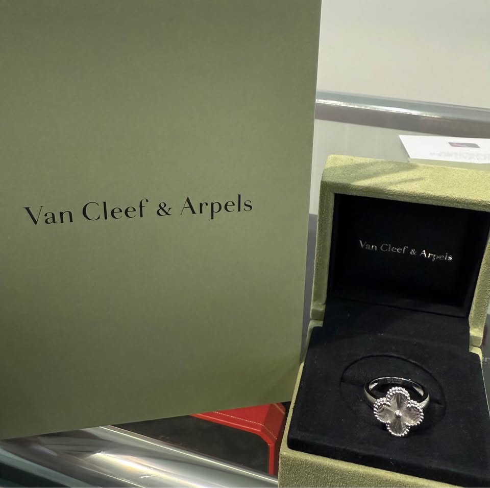 Van Cleef & Arpels 18k White Gold Alhambra Ring with all Paperwork and Box , Reference#ARP9XI54