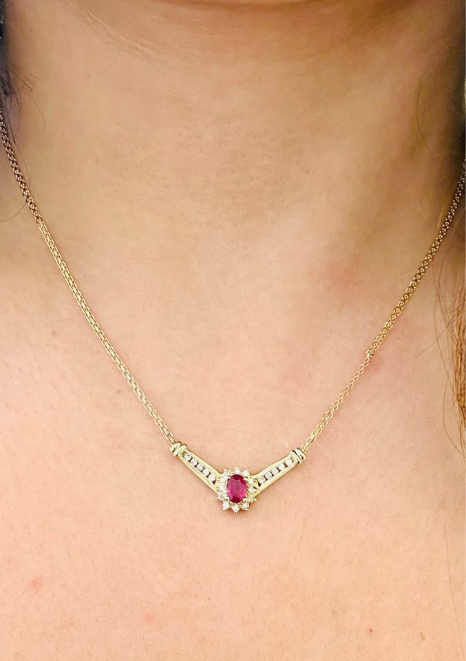 Beautiful Vintage 10k Gold , Natural Diamonds , Ruby Necklace 16”