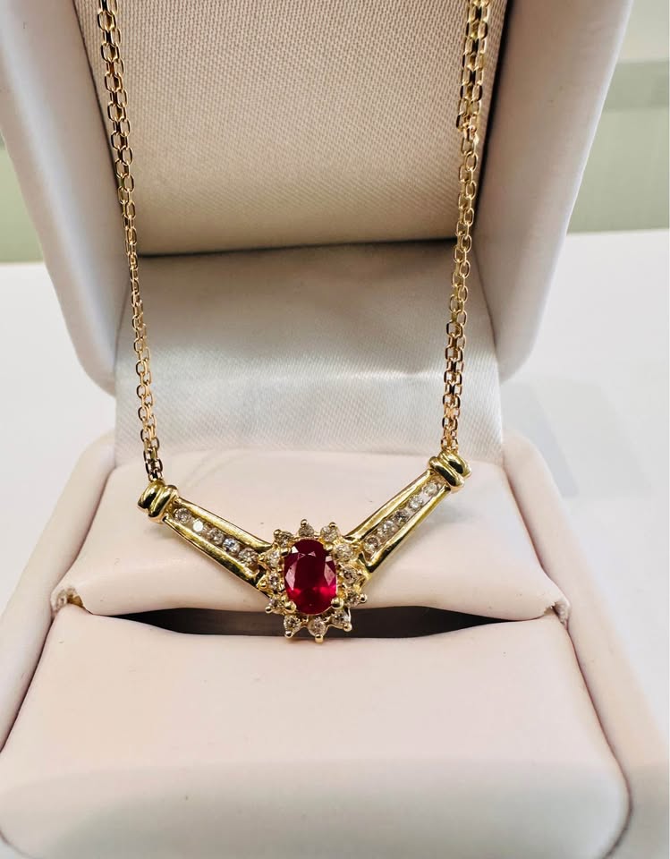 Beautiful Vintage 10k Gold , Natural Diamonds , Ruby Necklace 16”