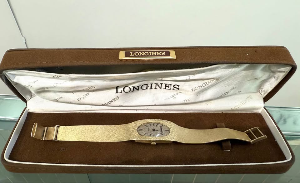 Vintage Longines 14karat Solid Gold Quartz unisex Watch Working And On Time 51grams