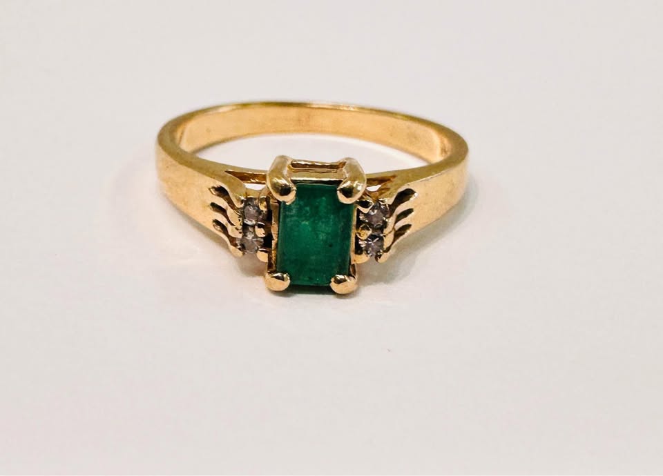 Vintage Natural Colombian Emerald & Diamonds 14k Ring