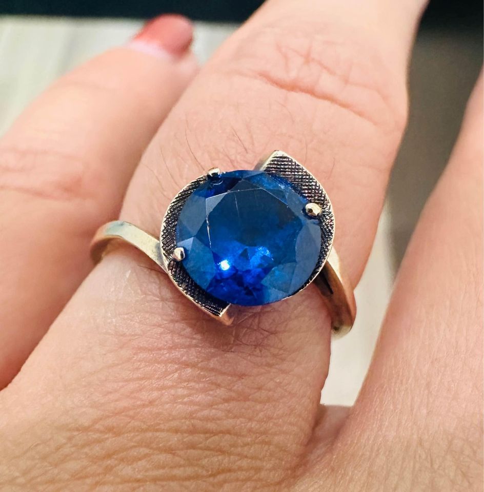 Vintage Synthetic Sapphire 10karat gold ring , 2.00Carat