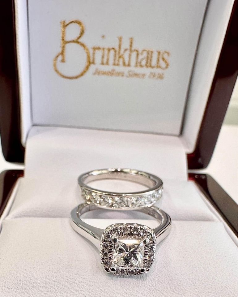 1.70 Carats Natural Diamonds 18karat gold wedding set by Brinkhaus