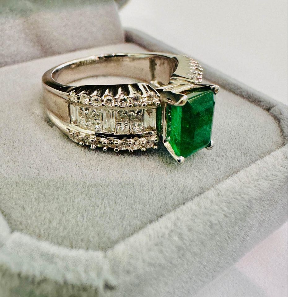 1.71 Carat Natural Emerald & Diamonds Showstopper Ring