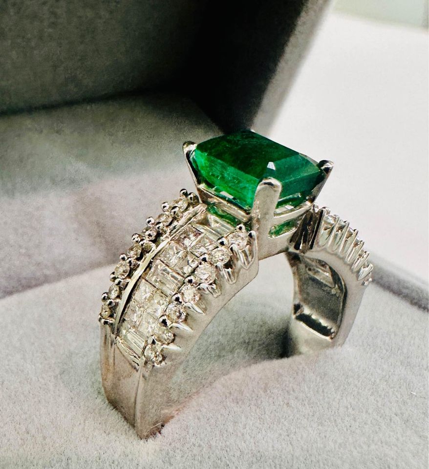 1.71 Carat Natural Emerald & Diamonds Showstopper Ring