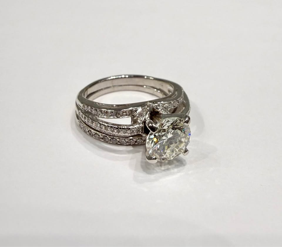 1.87 Carat Natural Diamonds Engagement ring in 14k gold
