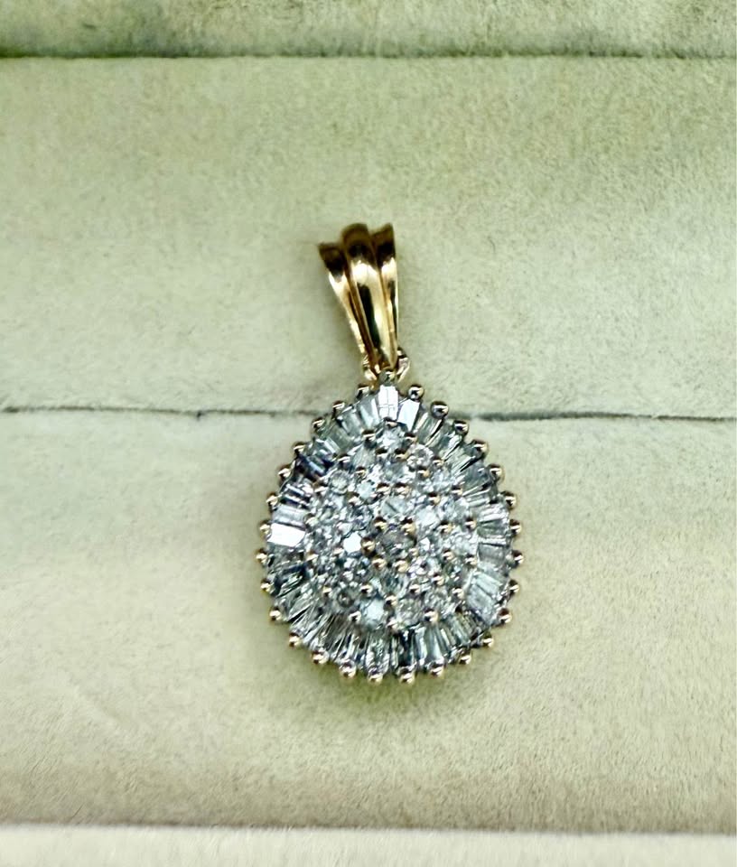 10Karat 0.70CTW Natural Diamonds Cluster Pear Shape Pendant