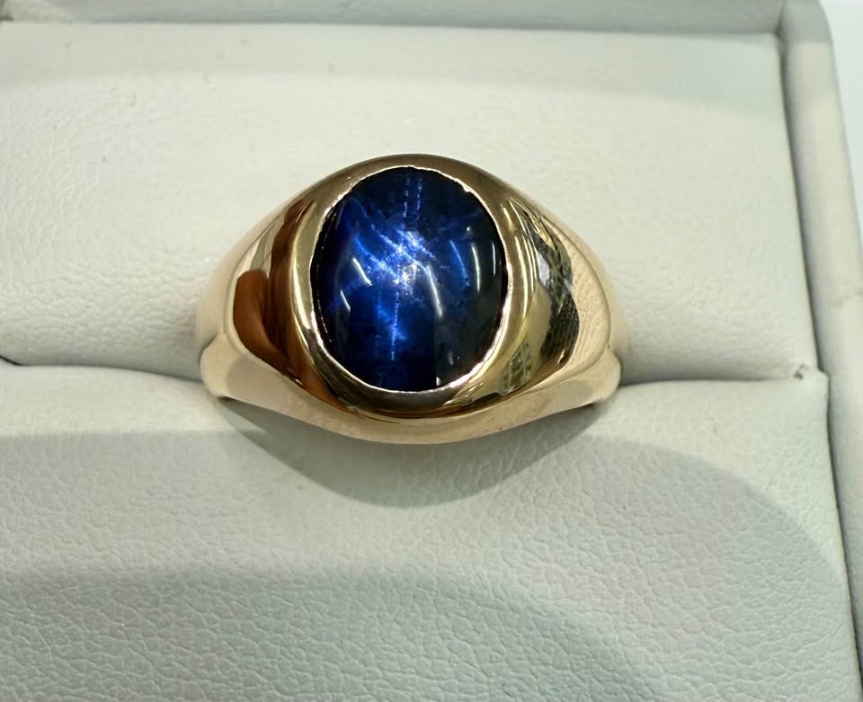 10Karat 2.00Carat Natural Star Sapphire Men’s Signet Ring