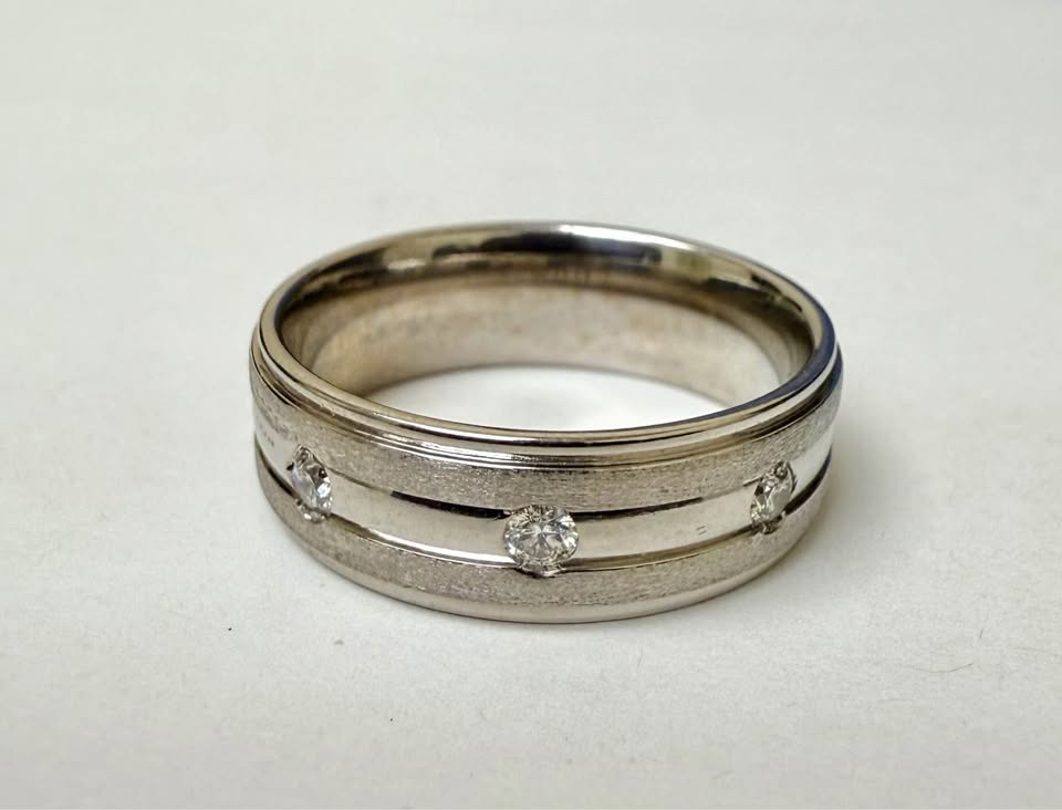 10Karat White Gold 7mm Diamond Band Made in Canada 🇨🇦