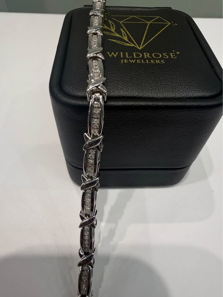 Natural Diamond Cross Over 10karat White Gold Bracelet 1.00CTW