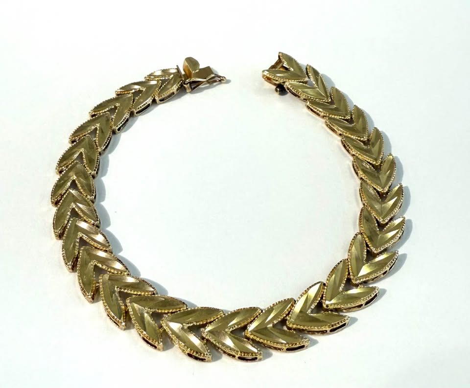 Elegant 14K Yellow Gold Leaf Motif Stacking Bracelet Etched Reflective Accents