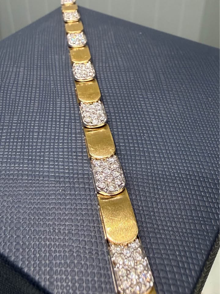 14 Karat Natural Diamonds 3CTW Beautiful Bracelet With Satin Finish. 18.50grams