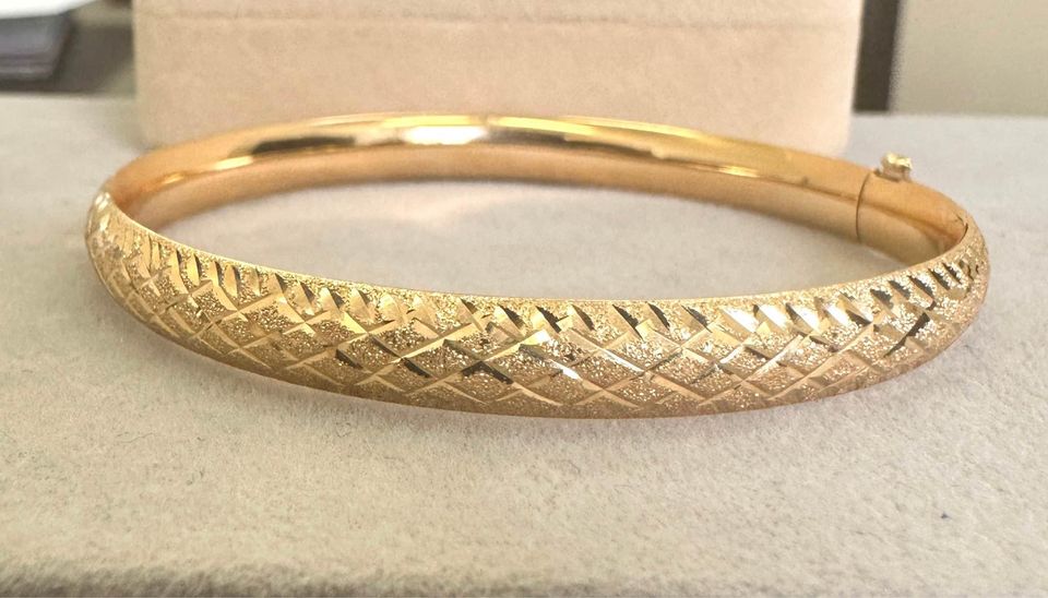 14K yellow gold Diamond Cut Textured Bangle with box lock clasp