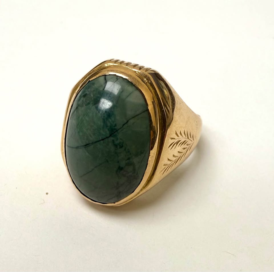 14k Gold Green Agate Vintage Big Men’s Ring With Floral Design