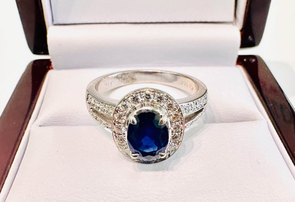 14k Natural 2.05Carat Natural AA Sapphire and Diamonds Engagement Ring