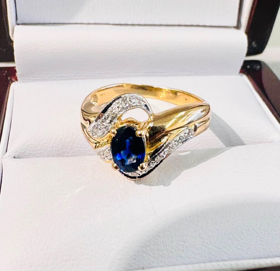 14k Natural Sapphire and Diamonds Vintage Ring