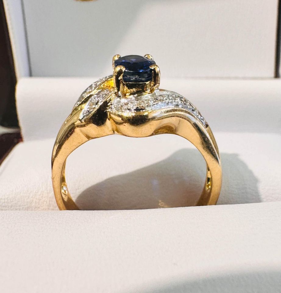 14k Natural Sapphire and Diamonds Vintage Ring