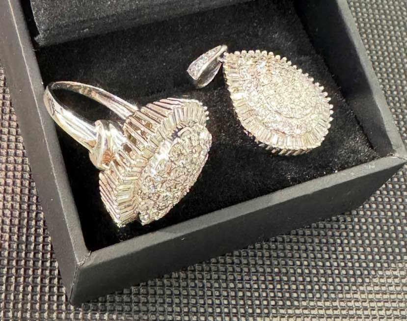 14k Two Piece Set Natural Diamonds Cluster 3.70CTW