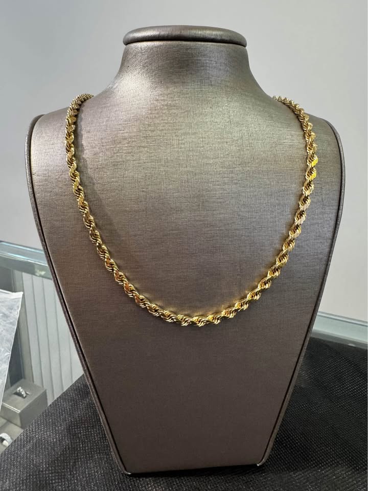 14k yellow Gold Rope Chain 18” Long ,3.9mm Wide