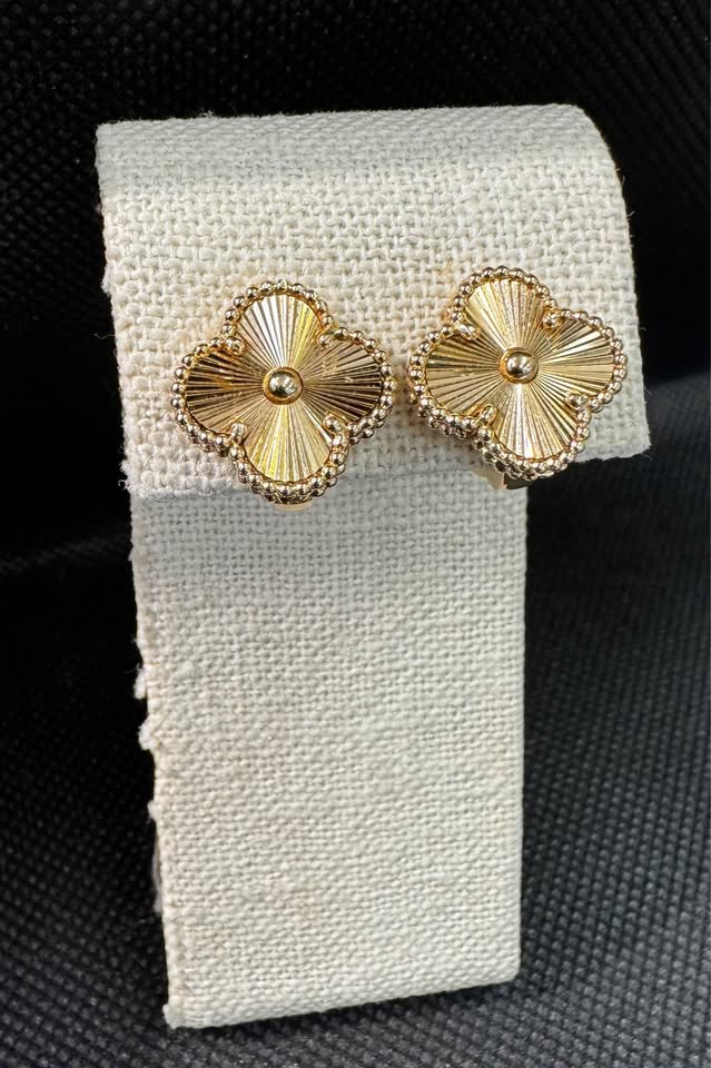 18Karat Dubai Gold VCA Style Clip Earrings