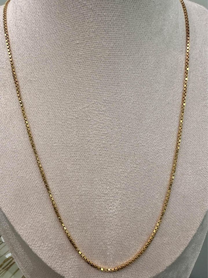 18 Karat Dubai Gold solid Box chain 24”