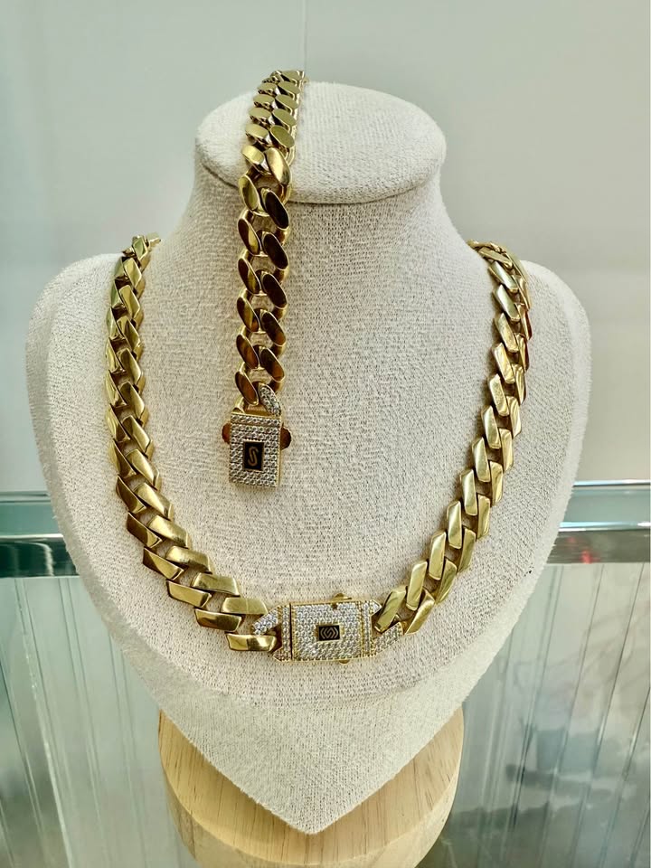 18Karat Monaco style 10mm Set Chain & Bracelet