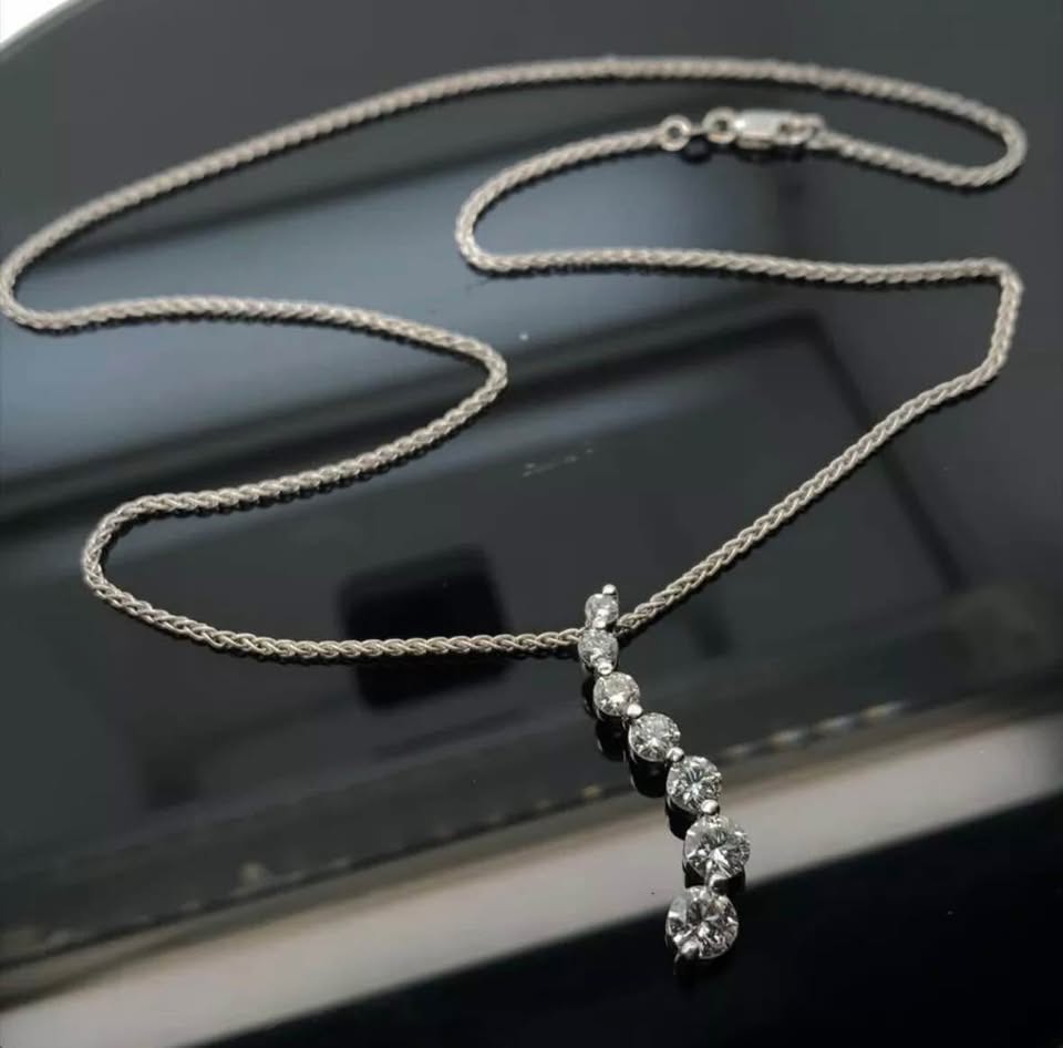 18Karat Natural Diamonds 1.35CTW Necklace , 18” VS2-G
