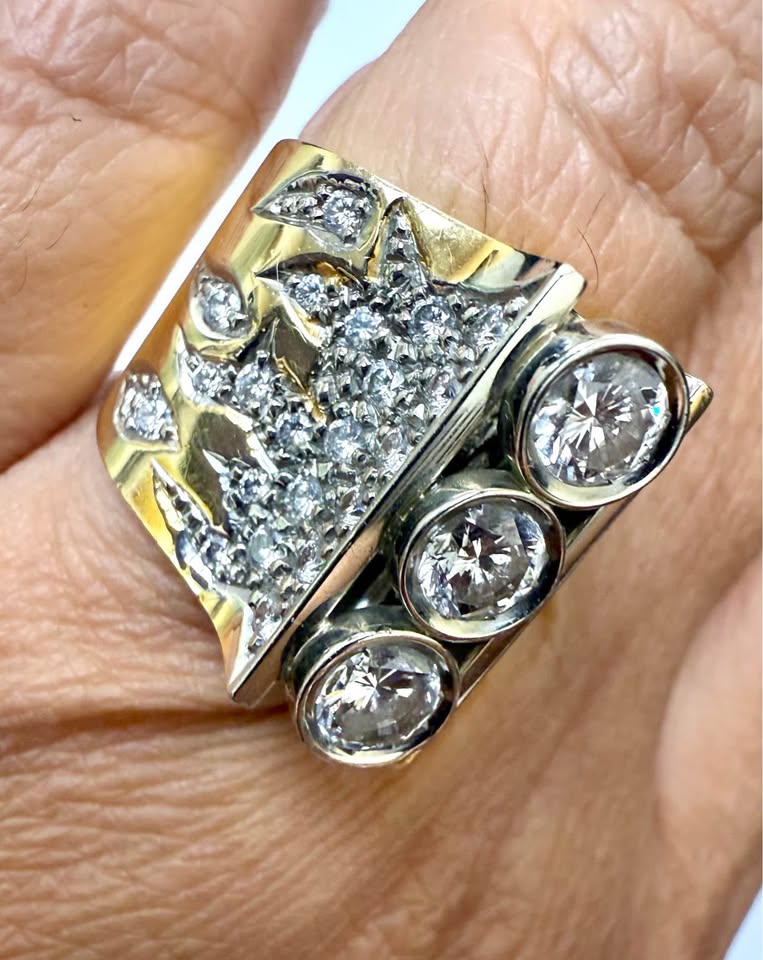 Karl Stittgen 18k Custom Design , Past.Present.Future Natural Diamonds 2.00CTW Ring , 20 grams