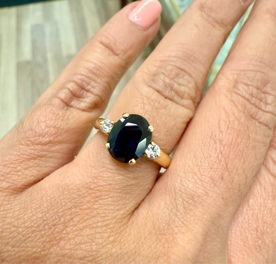 Beautiful 18karat 3.66 Carat Natural Sapphires and Diamonds Ring