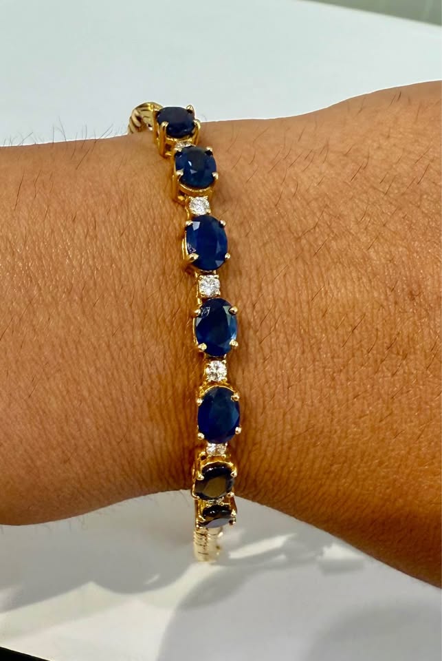 Beautiful 18karat 6.00CTW Natural Sapphires and diamonds Bracelet 7”