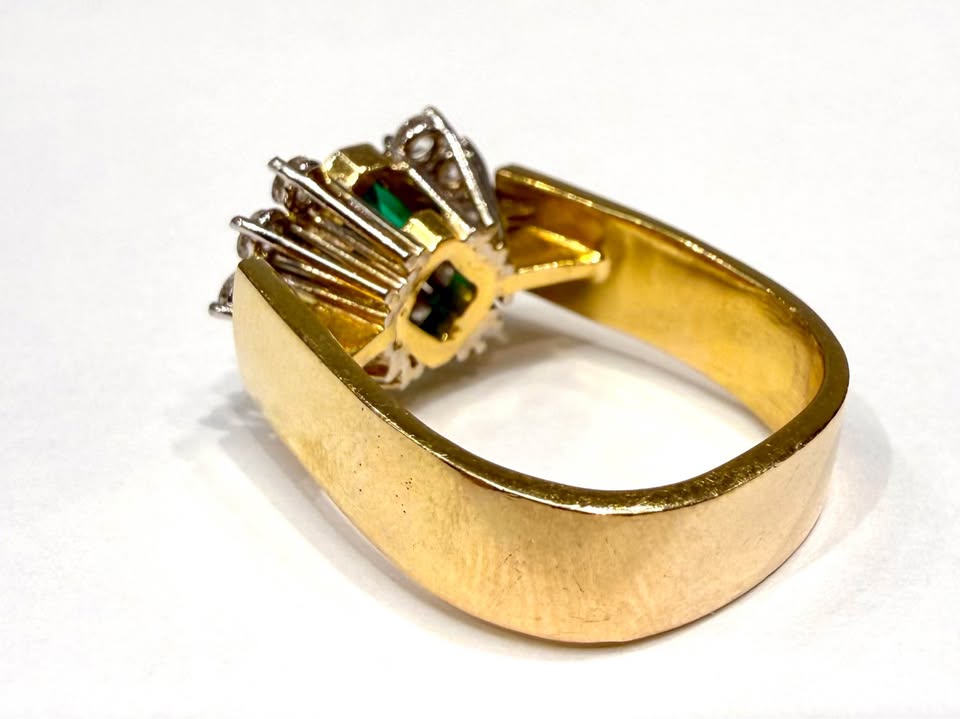 Stunning 18karat Custom Natural Emerald and Diamonds Ring 1.52 carat + Flawless Diamonds