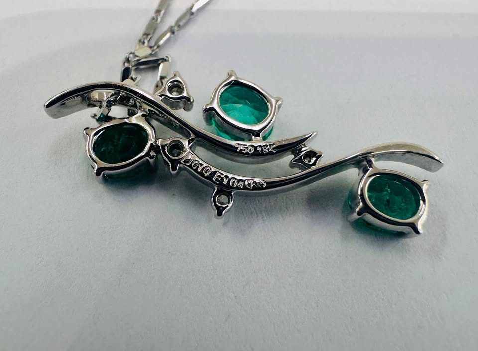One of a kind 18karat Natural Colombian Emeralds and Diamonds Necklace
