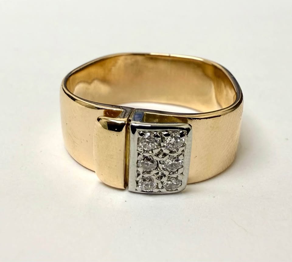 Beautiful Low Profile 18karat Gold and Diamonds Ring 8mm 0.15CTW