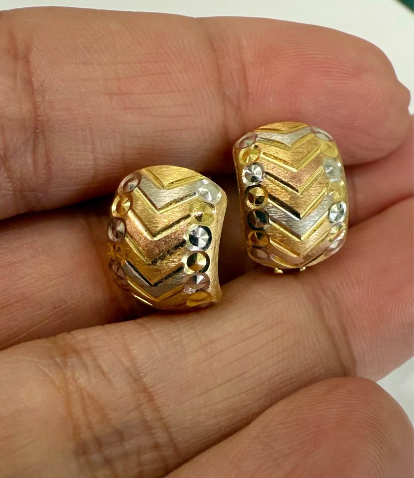 22karat Dubai Gold huggies