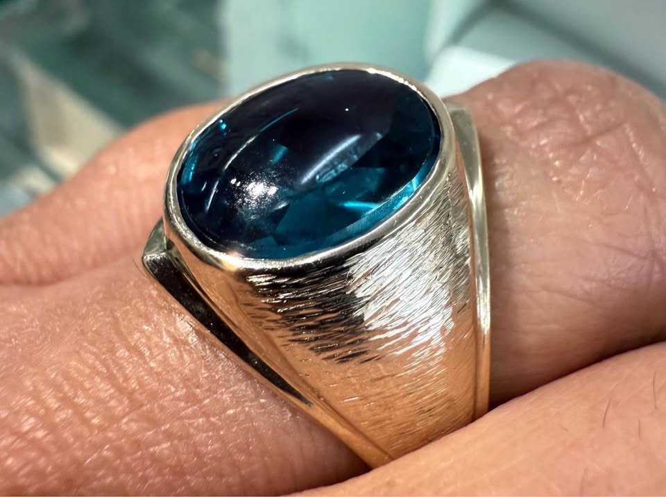 Rare Find 7.00 Carat Oval Blue Topaz “December Birthstone” Men’s Ring in 10k Gold