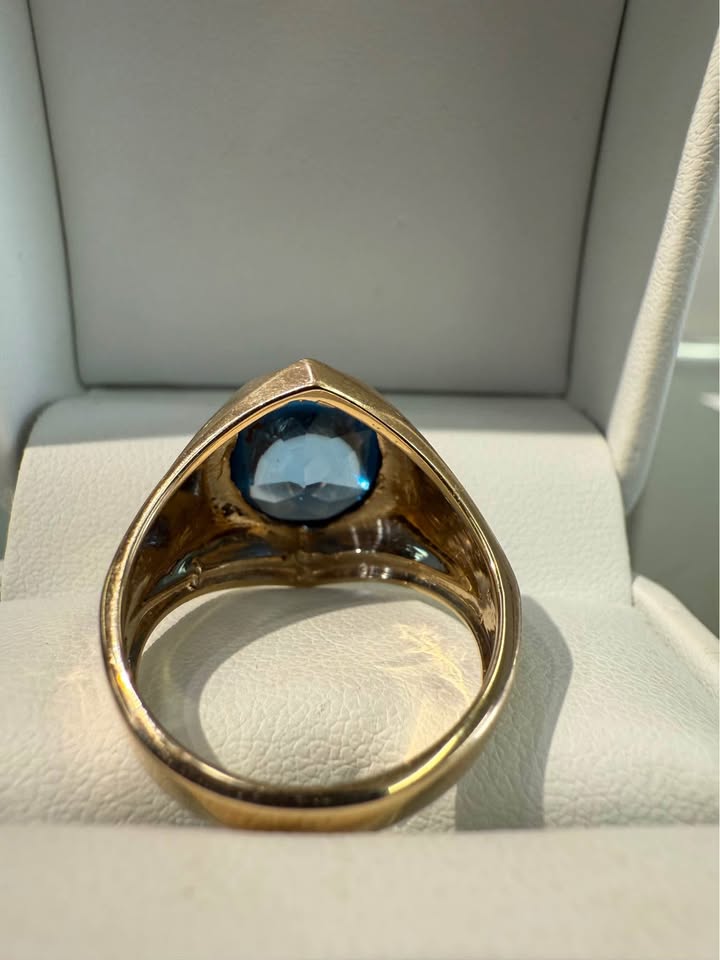 Rare Find 7.00 Carat Oval Blue Topaz “December Birthstone” Men’s Ring in 10k Gold