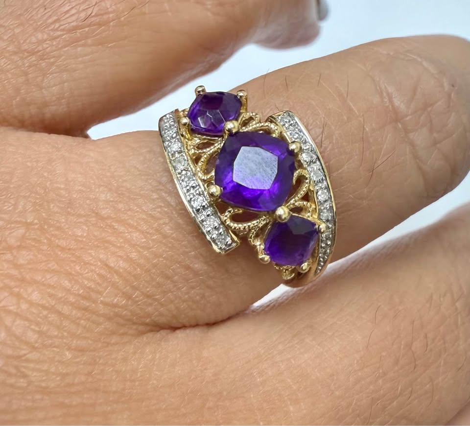 Beautiful Natural Amethyst & Diamonds Abstract Ring in 10k Gold