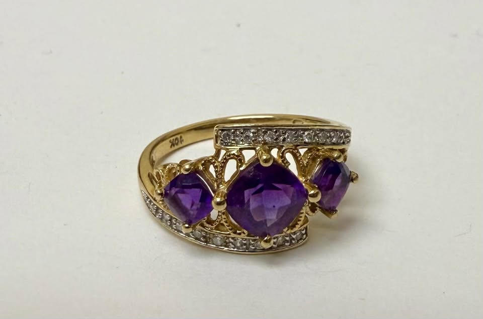 Beautiful Natural Amethyst & Diamonds Abstract Ring in 10k Gold