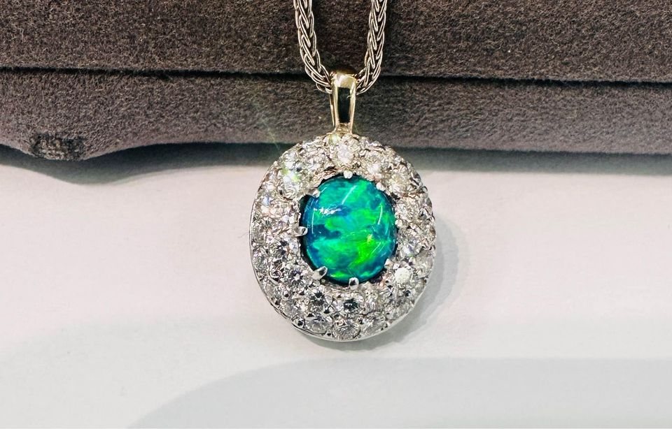 Australian Opal & Diamonds 18karat Gold Necklace