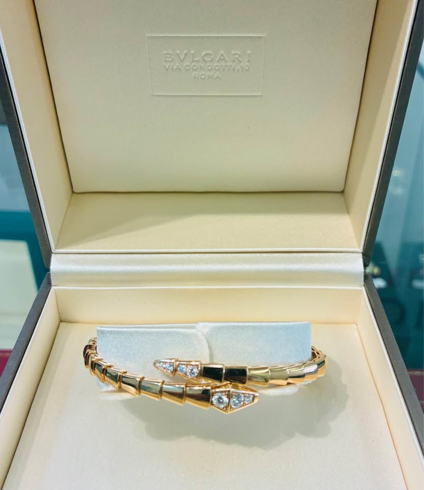 BULGARI Serpenti Viper One-Coil 18 kt Yellow Gold Bracelet With Pavé Diamonds- Full Set REF#360701