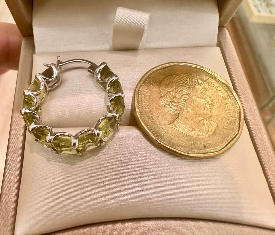 Beautiful 10.00CTW Natural Peridot Hoop Earrings in 14k Gold