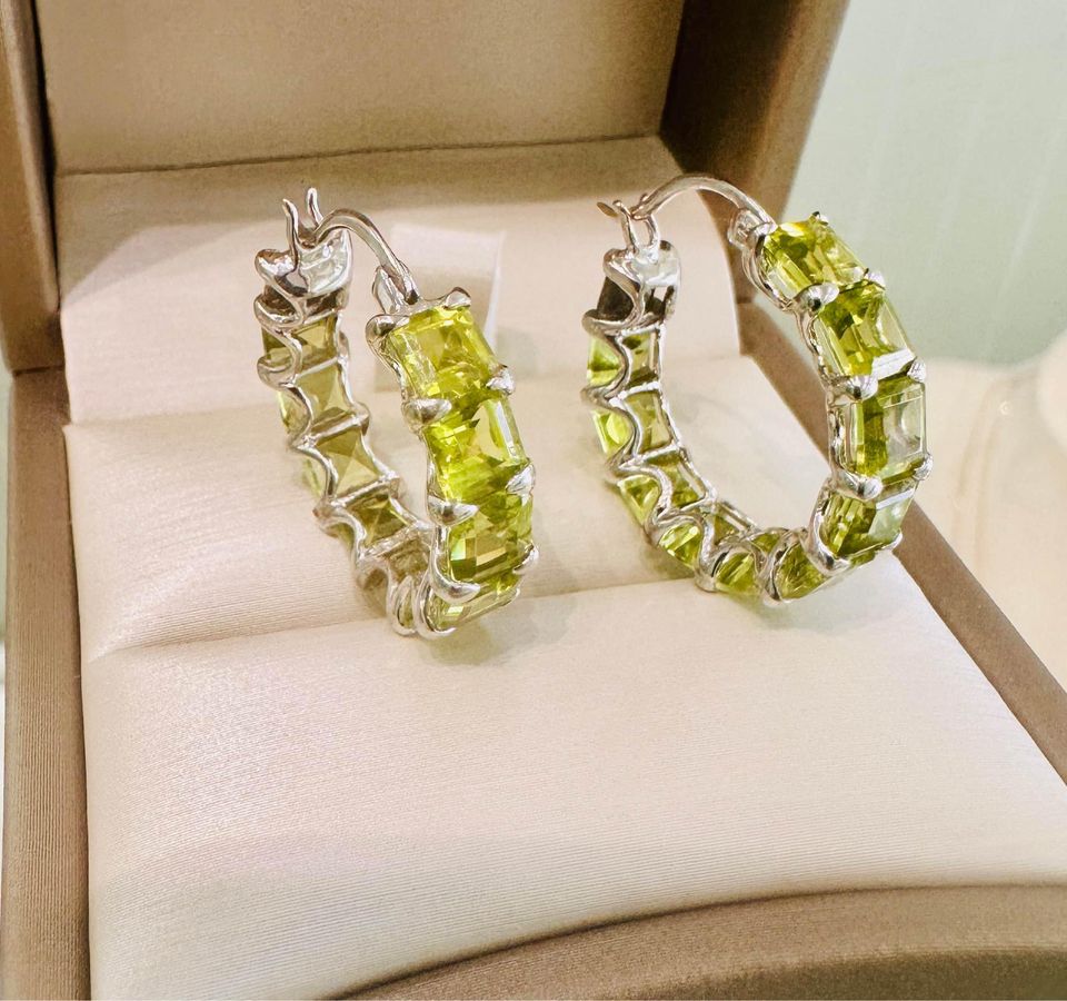 Beautiful 10.00CTW Natural Peridot Hoop Earrings in 14k Gold