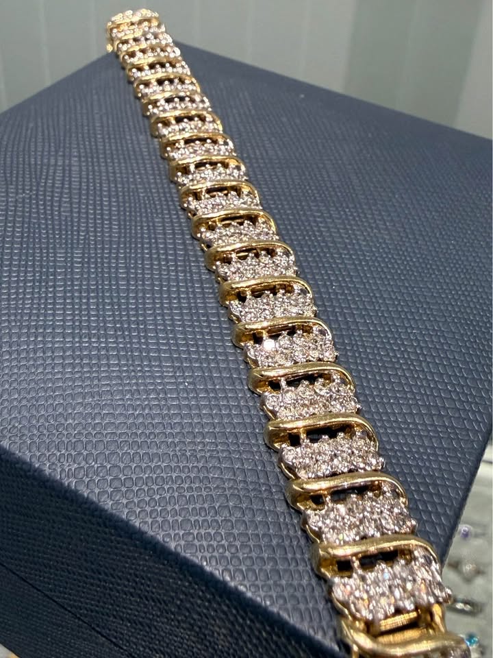 Beautiful Diamond Bracelet “unisex” 4.50Carats of Natural Diamonds 19.82 grams in 10karat Gold