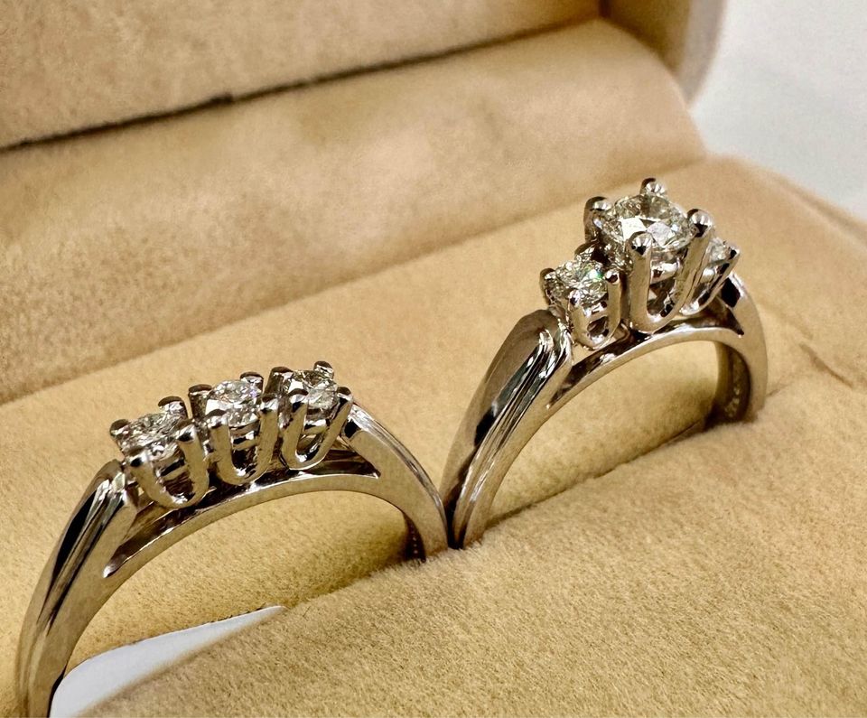 Beautiful Natural Canadian Diamonds wedding set in 14k White Gold