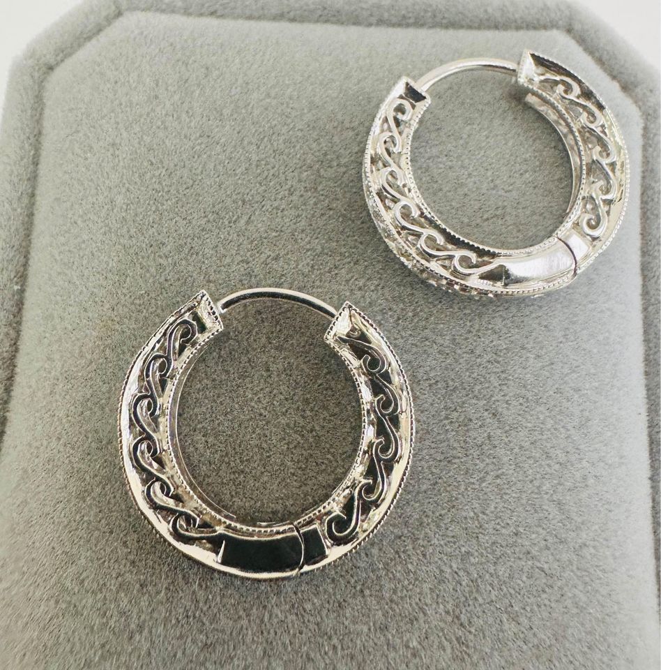 Beautiful Natural Diamonds 0.50CTW White Gold Hoops