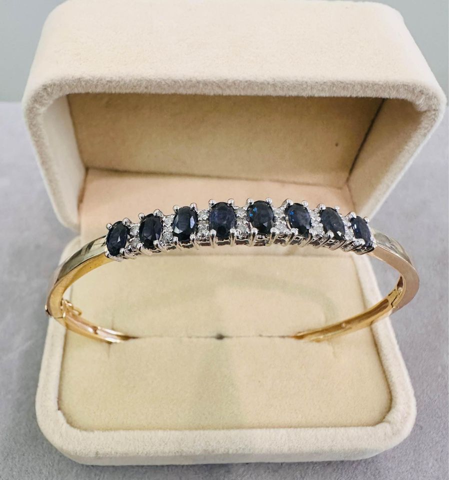 10K Beautiful Natural Sapphires and Diamonds Bangle