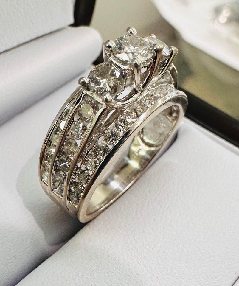 Beautiful Past Present Future Natural Diamond Ring in 14k White Gold