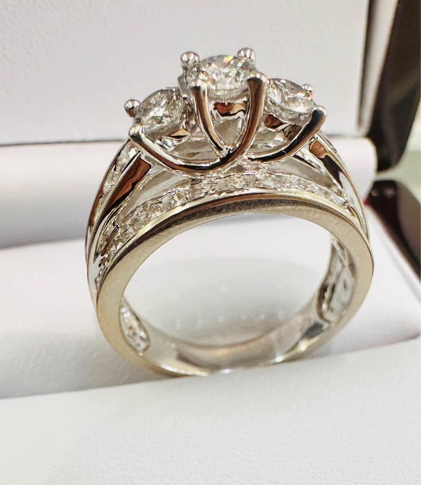 Beautiful Past Present Future Natural Diamond Ring in 14k White Gold