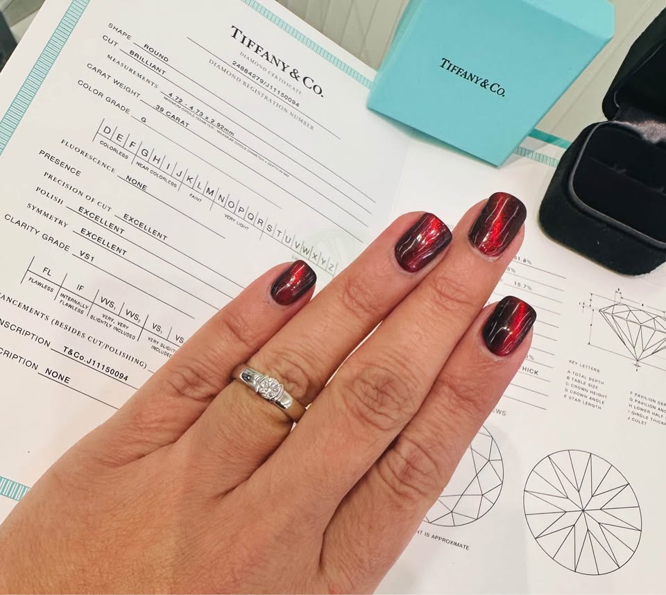 Beautiful Tiffany & Co Platinum Solitaire 0.39carat G-VS1 with Box and Papers