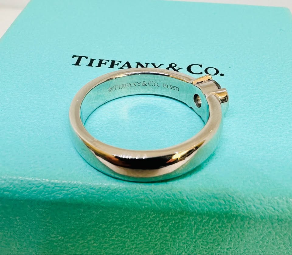 Beautiful Tiffany & Co Platinum Solitaire 0.39carat G-VS1 with Box and Papers